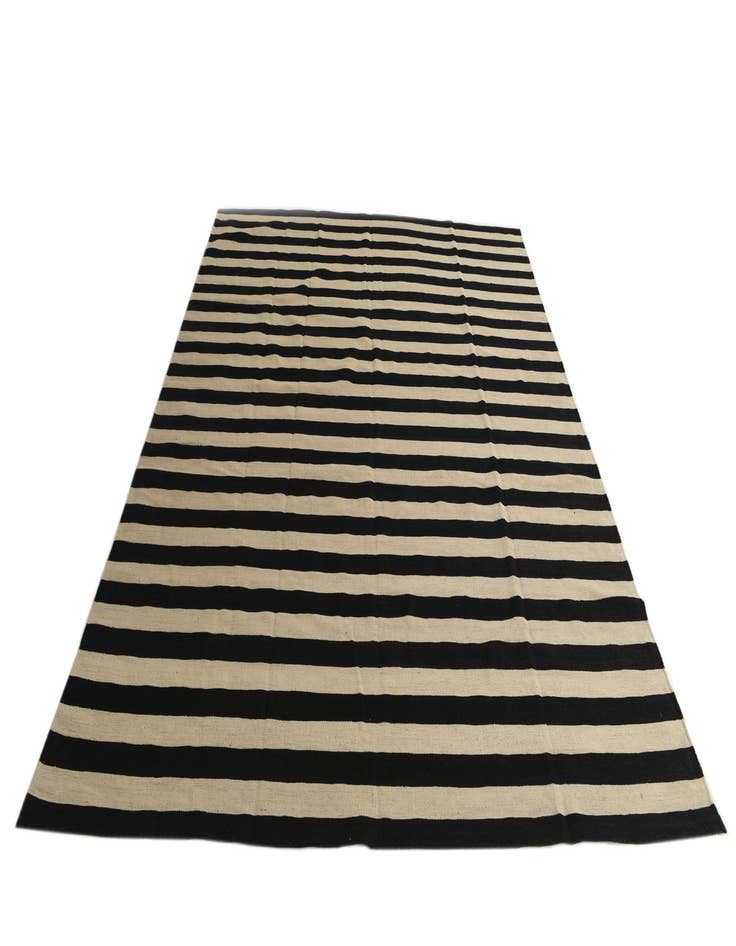 Detail image of 8' 2 x 9' 10  Hand Woven Kilim Modern Wool Rug