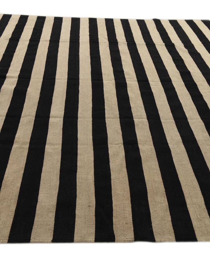 Detail image of 8' 2 x 9' 10  Hand Woven Kilim Modern Wool Rug