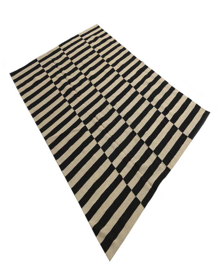 Detail image of 5' 8 x 7' 10  Hand Woven Kilim Modern Wool Rug