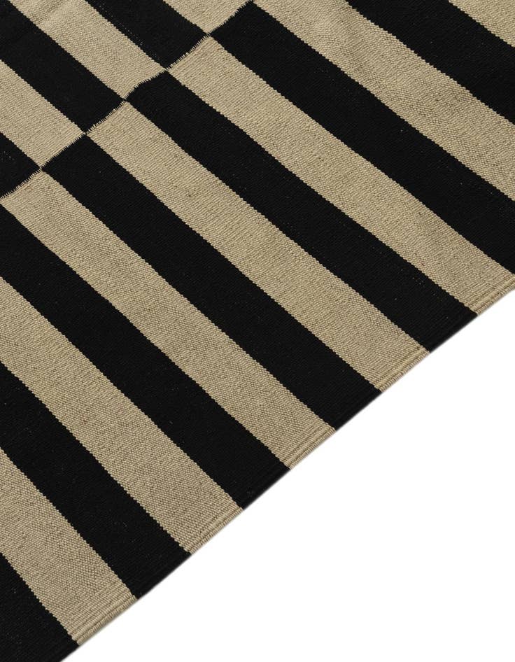 Detail image of 5' 8 x 7' 10  Hand Woven Kilim Modern Wool Rug