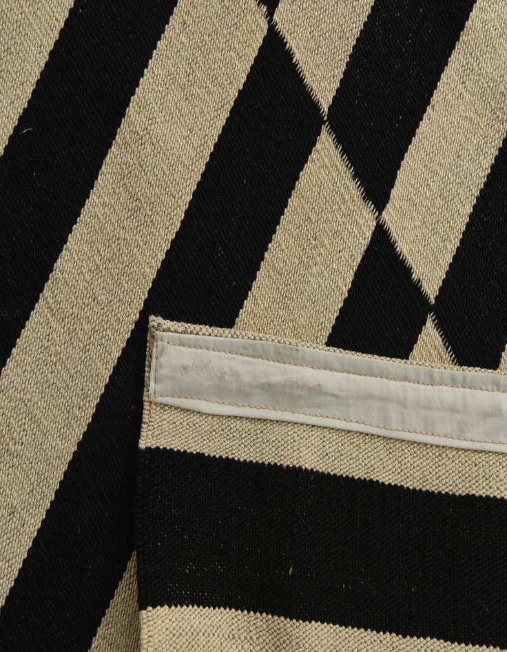 Detail image of 5' 8 x 7' 10  Hand Woven Kilim Modern Wool Rug