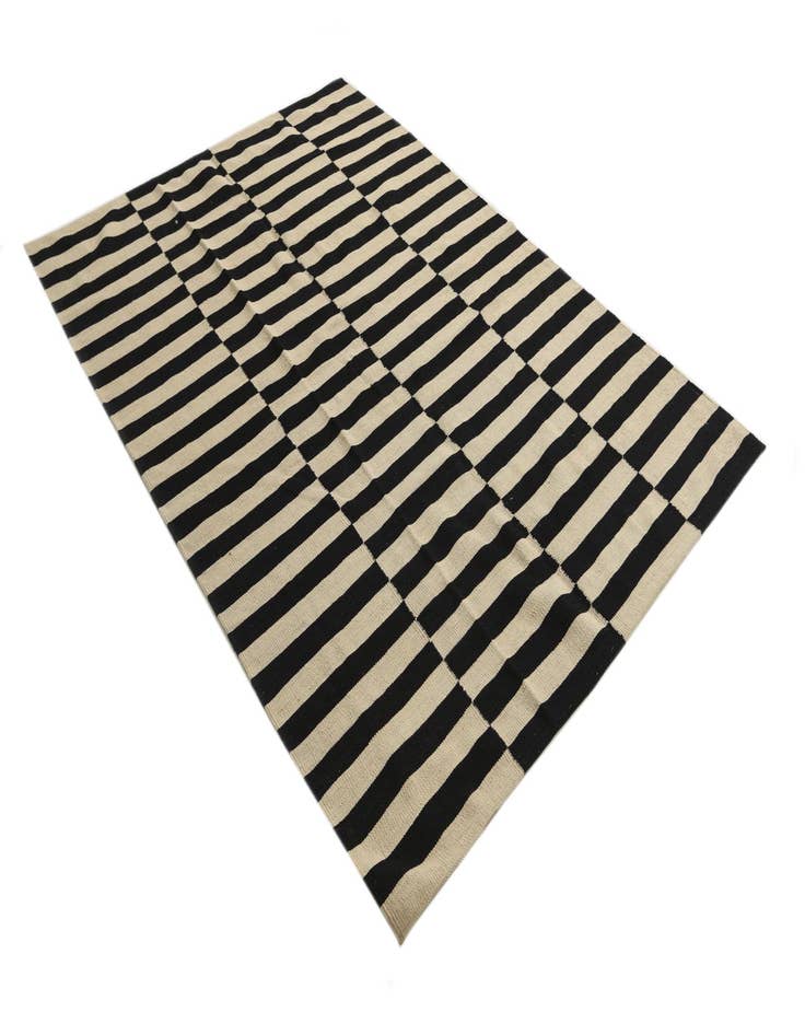 Detail image of 5' 7 x 8'  Hand Woven Kilim Modern Wool Rug