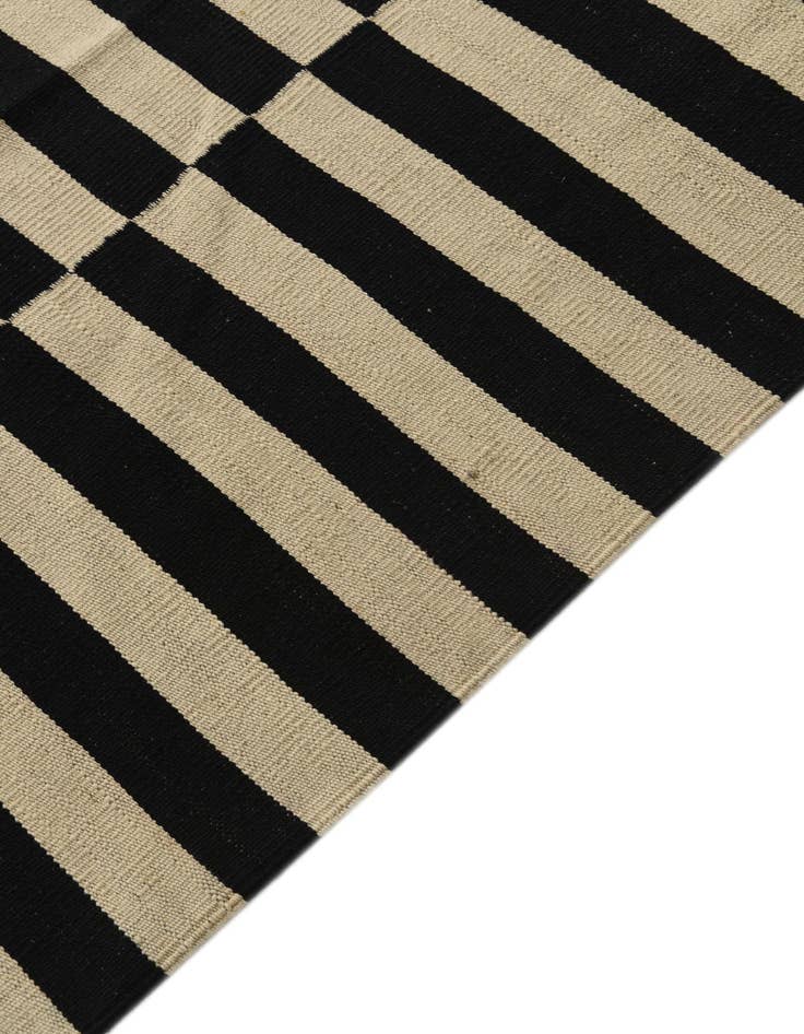 Detail image of 5' 7 x 8'  Hand Woven Kilim Modern Wool Rug