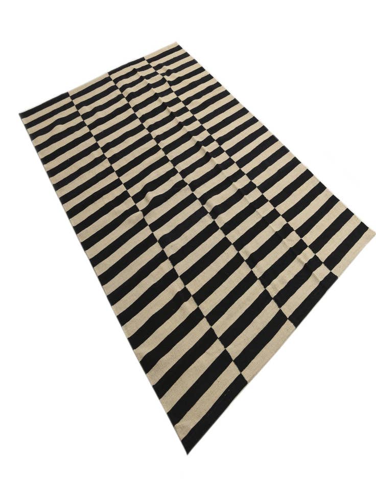 Detail image of 5' 8 x 7' 10  Hand Woven Kilim Modern Wool Rug