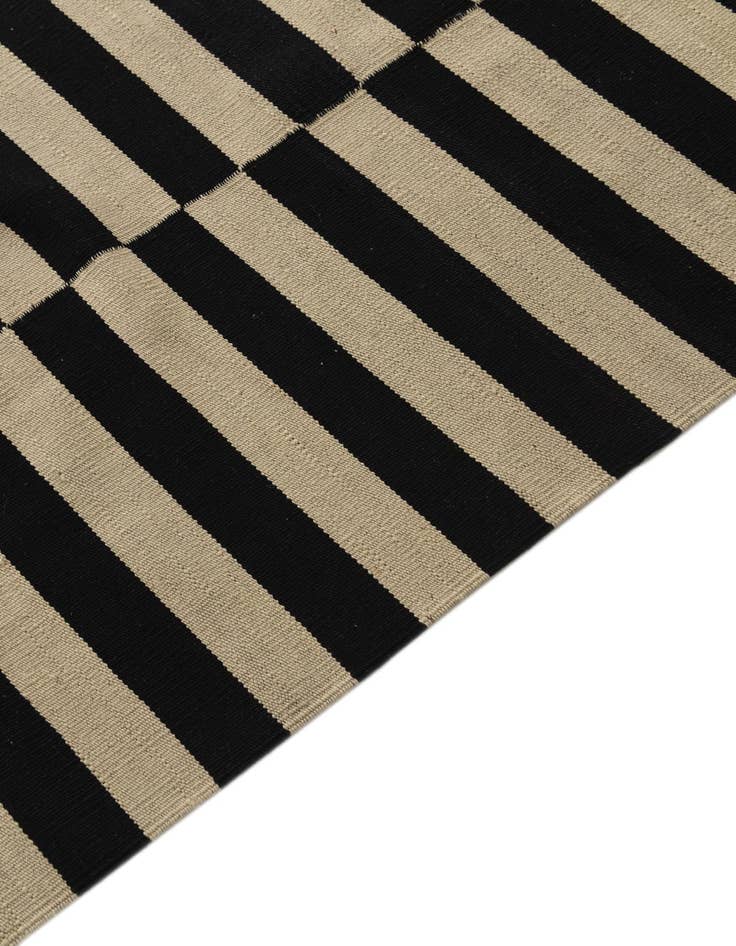 Detail image of 5' 8 x 7' 10  Hand Woven Kilim Modern Wool Rug