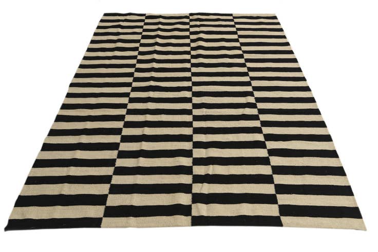 Detail image of 5' 7 x 7' 9 Hand Woven Kilim Modern Wool Rug