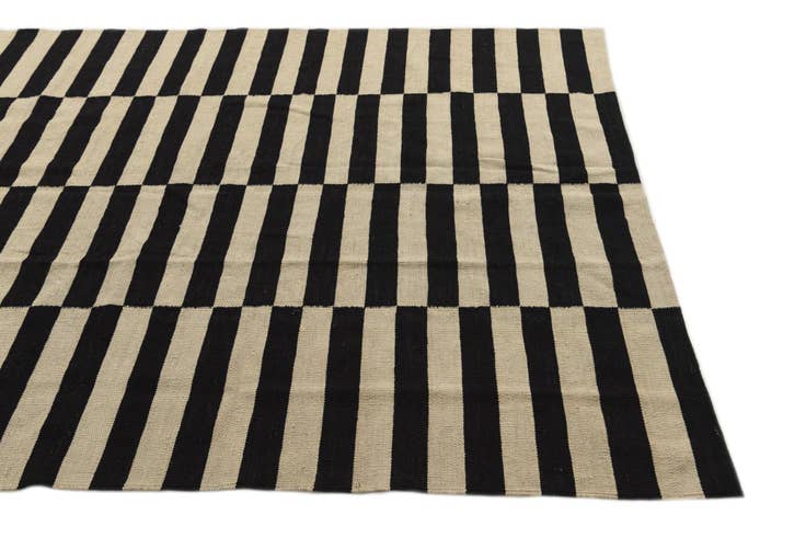 Detail image of 5' 7 x 7' 9 Hand Woven Kilim Modern Wool Rug