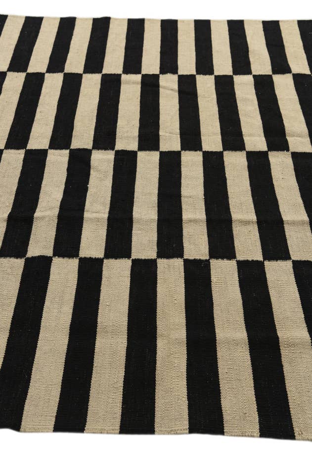Detail image of 5' 7 x 7' 9 Hand Woven Kilim Modern Wool Rug