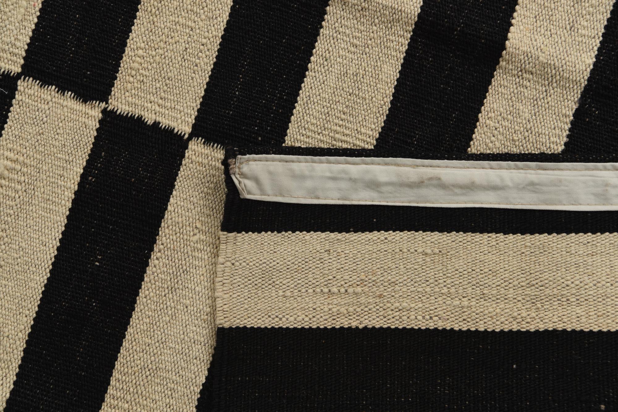 5' 7 x 7' 9 Hand Woven Kilim Modern Wool Rug