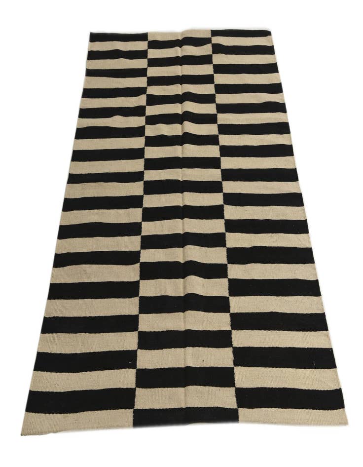 Detail image of 4' 3 x 6'  Hand Woven Kilim Modern Wool Rug