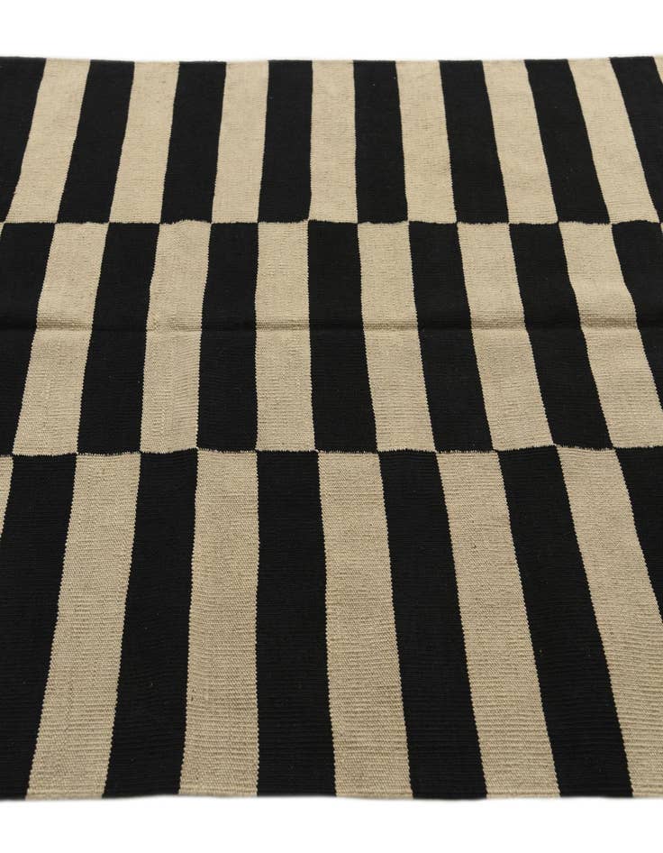 Detail image of 4' 3 x 6'  Hand Woven Kilim Modern Wool Rug