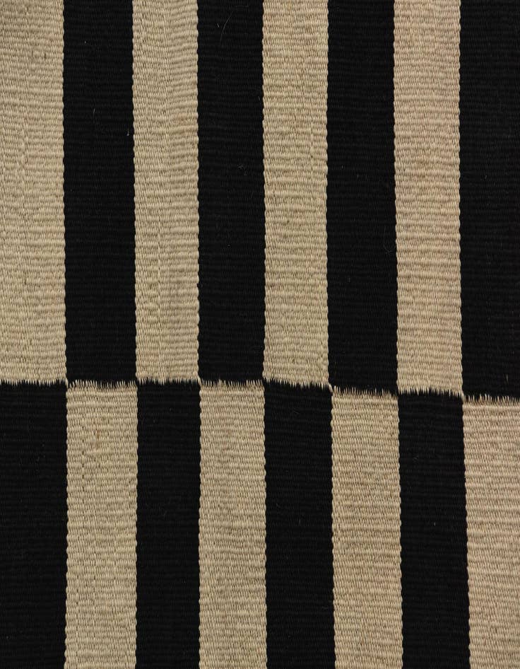 Detail image of 4' 3 x 6'  Hand Woven Kilim Modern Wool Rug
