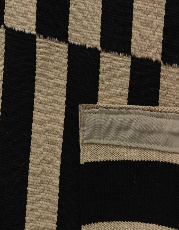 Detail image of 4' 3 x 6'  Hand Woven Kilim Modern Wool Rug