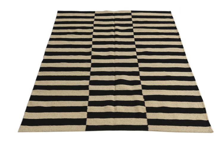 Detail image of 4' 3 x 6' Hand Woven Kilim Modern Wool Rug