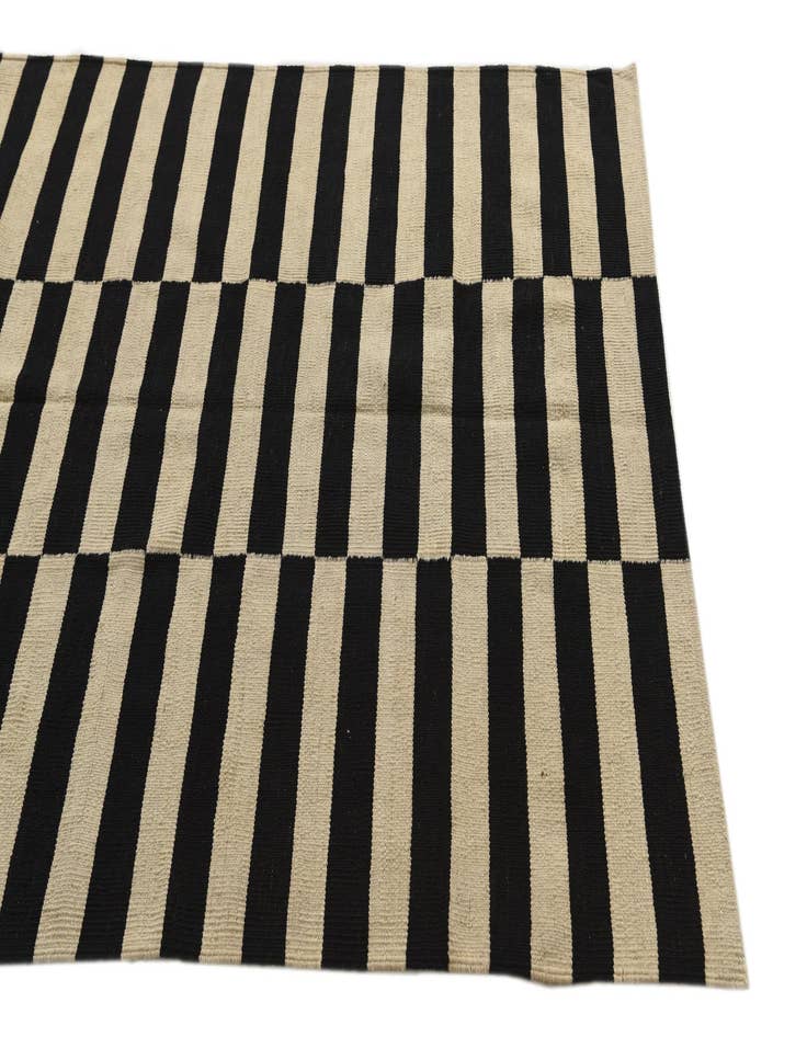 Detail image of 4' 3 x 6'  Hand Woven Kilim Modern Wool Rug