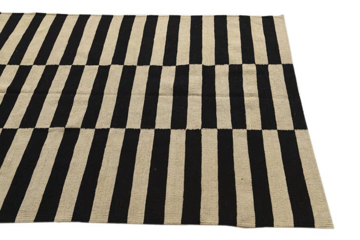 Detail image of 4' 3 x 6' Hand Woven Kilim Modern Wool Rug