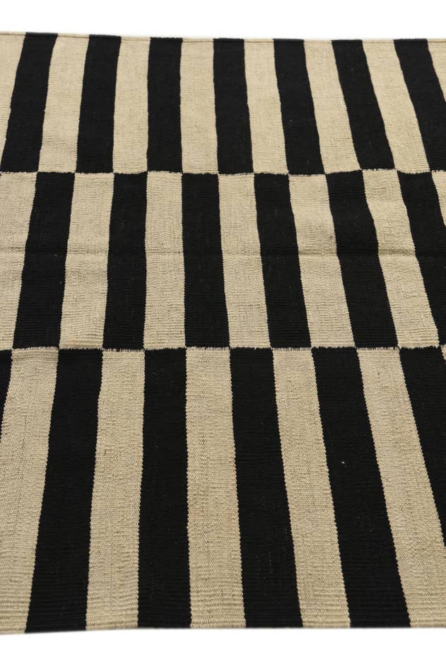 Detail image of 4' 3 x 6' Hand Woven Kilim Modern Wool Rug