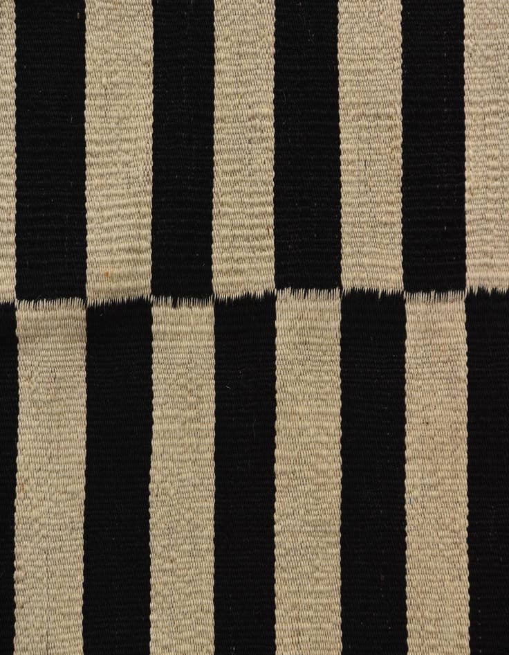 Detail image of 4' 3 x 6'  Hand Woven Kilim Modern Wool Rug
