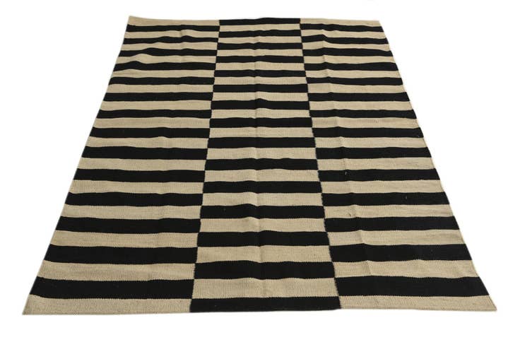 Detail image of 4' 3 x 5' 10 Hand Woven Kilim Modern Wool Rug