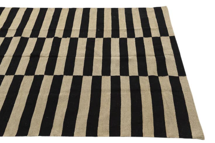 Detail image of 4' 3 x 5' 10 Hand Woven Kilim Modern Wool Rug