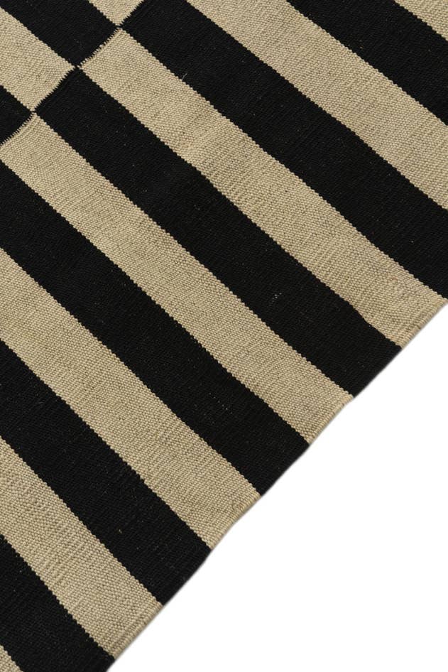 Detail image of 4' 3 x 5' 10 Hand Woven Kilim Modern Wool Rug