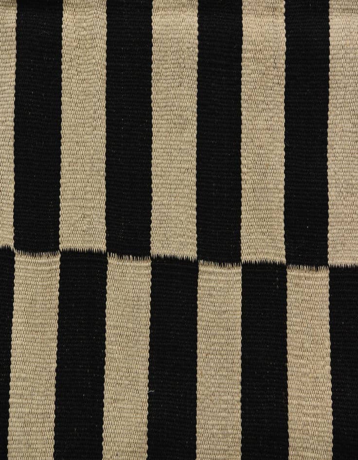 Detail image of 4' 3 x 5' 10  Hand Woven Kilim Modern Wool Rug