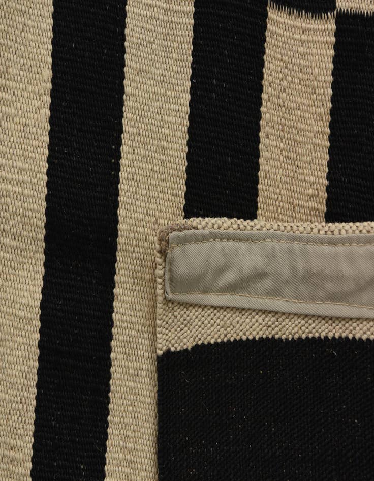 Detail image of 4' 3 x 5' 10  Hand Woven Kilim Modern Wool Rug