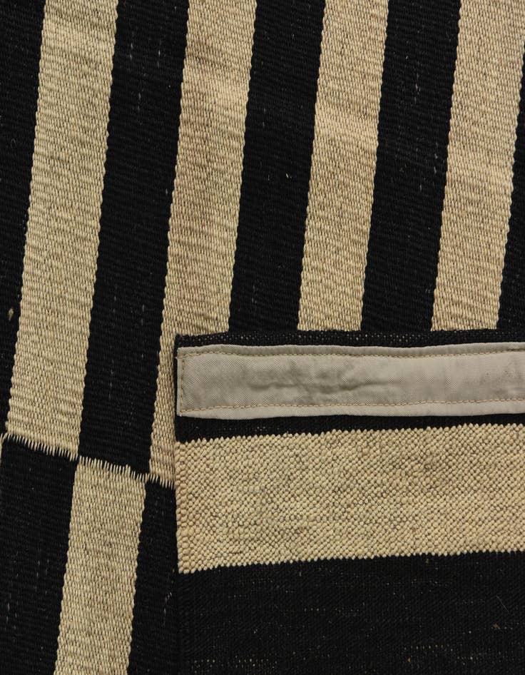 Detail image of 4' 3 x 6'  Hand Woven Kilim Modern Wool Rug