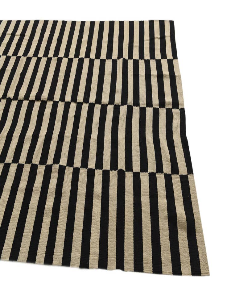 Detail image of 5' 5 x 7' 8  Hand Woven Kilim Modern Wool Rug