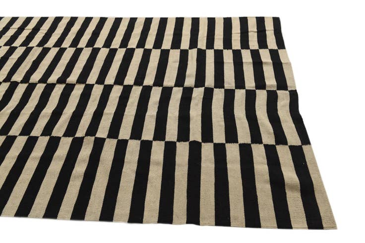 Detail image of 5' 5 x 7' 8 Hand Woven Kilim Modern Wool Rug