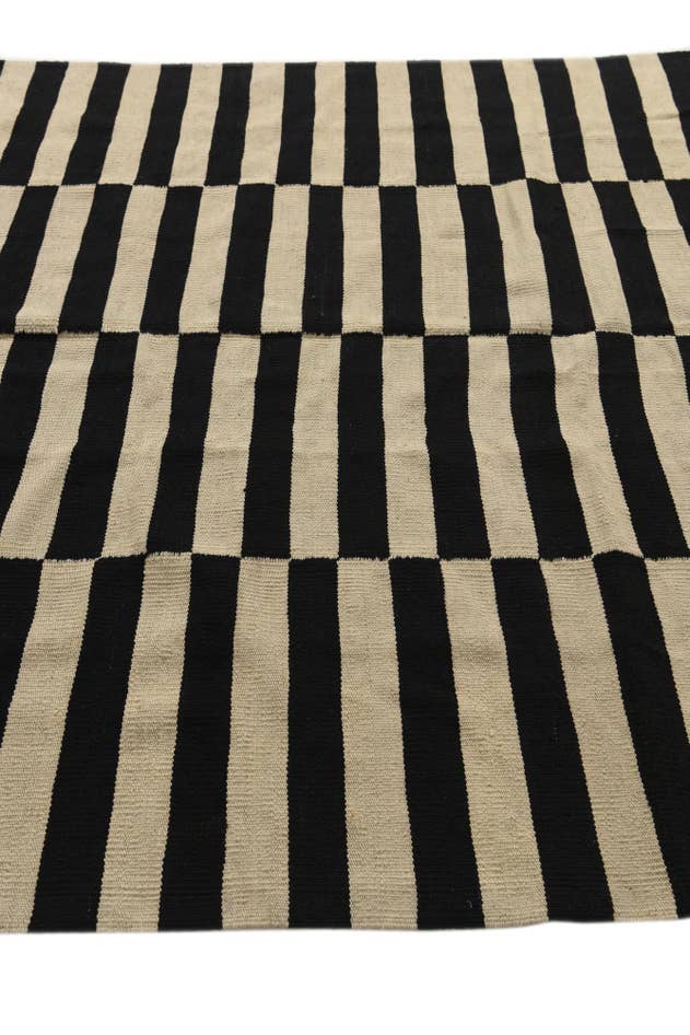 Detail image of 5' 5 x 7' 8 Hand Woven Kilim Modern Wool Rug