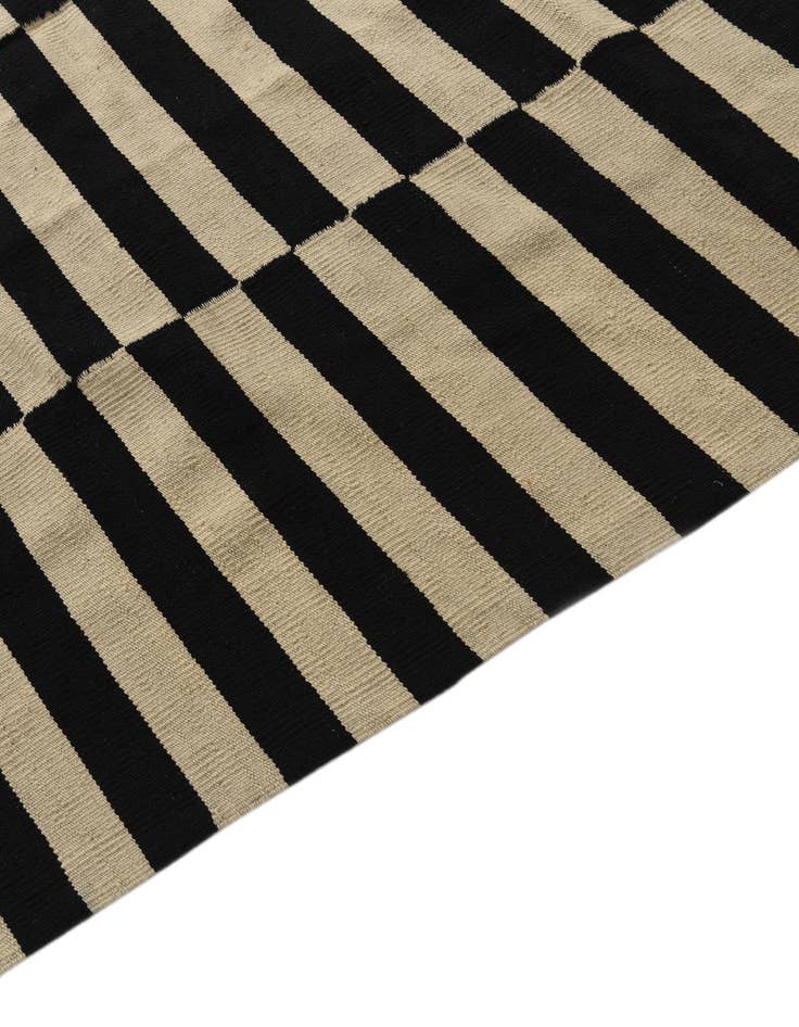 Detail image of 5' 5 x 7' 8  Hand Woven Kilim Modern Wool Rug