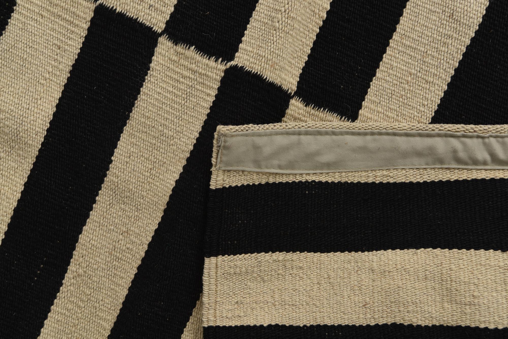 5' 5 x 7' 8 Hand Woven Kilim Modern Wool Rug