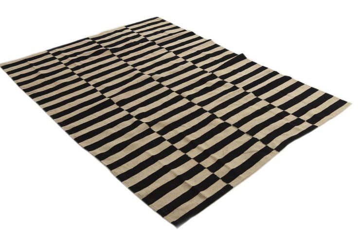 Detail image of 5' 7 x 7' 6 Hand Woven Kilim Modern Wool Rug