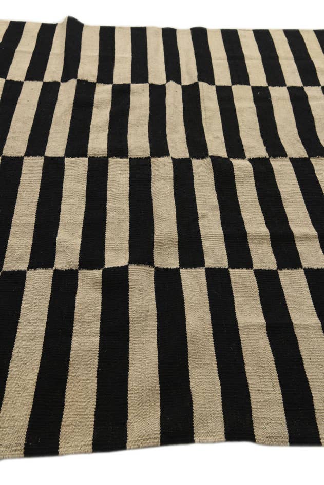 Detail image of 5' 7 x 7' 6 Hand Woven Kilim Modern Wool Rug