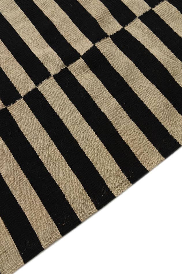 Detail image of 5' 7 x 7' 6 Hand Woven Kilim Modern Wool Rug