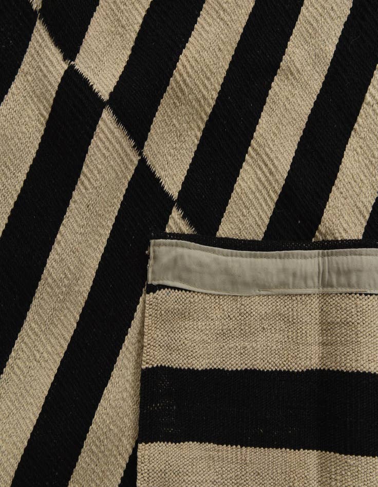 Detail image of 5' 7 x 7' 6  Hand Woven Kilim Modern Wool Rug