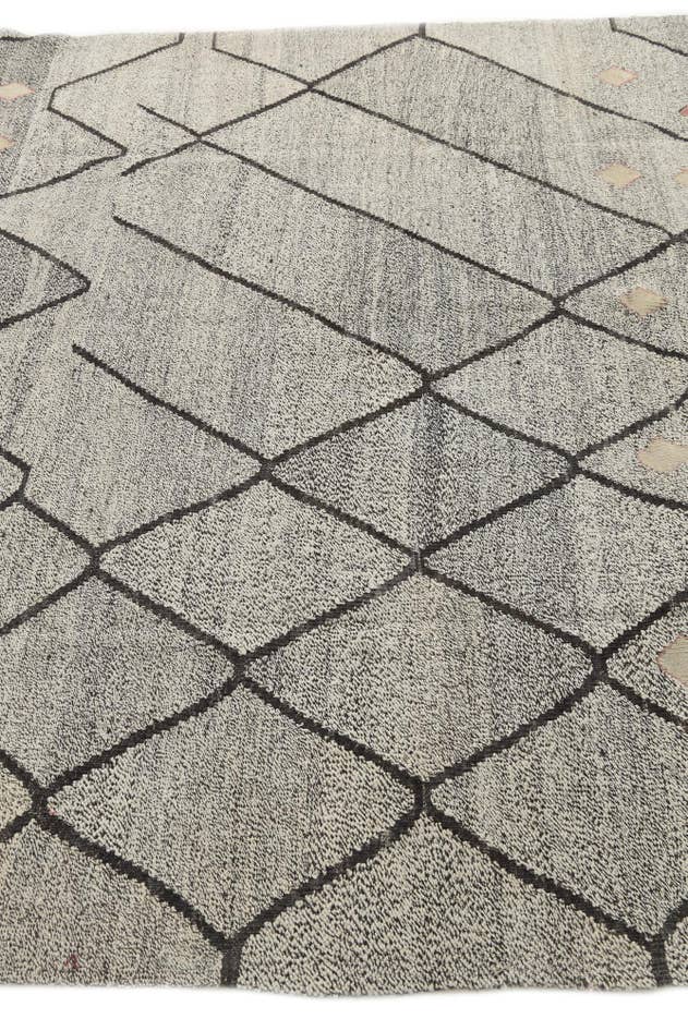 Detail image of 7' x 10' 4 Hand Woven Kilim Modern Wool Rug