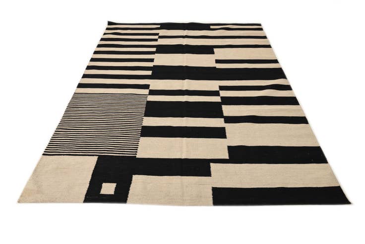 Detail image of 5' 8 x 7' 10 Hand Woven Kilim Modern Wool Rug
