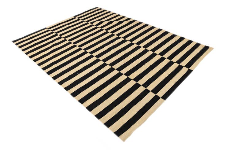 Detail image of 5' 9 x 7' 9 Hand Woven Kilim Modern Wool Rug