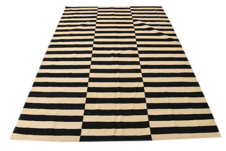 Detail image of 5' 9 x 7' 9 Hand Woven Kilim Modern Wool Rug
