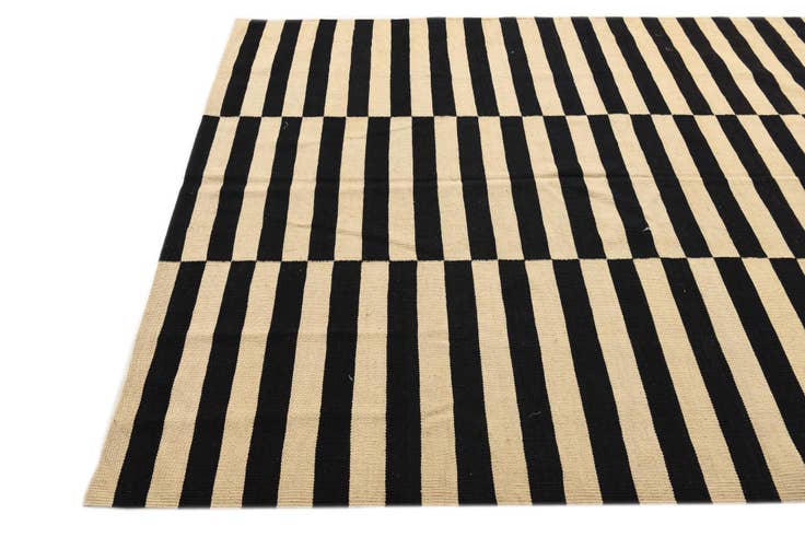 Detail image of 5' 9 x 7' 9 Hand Woven Kilim Modern Wool Rug