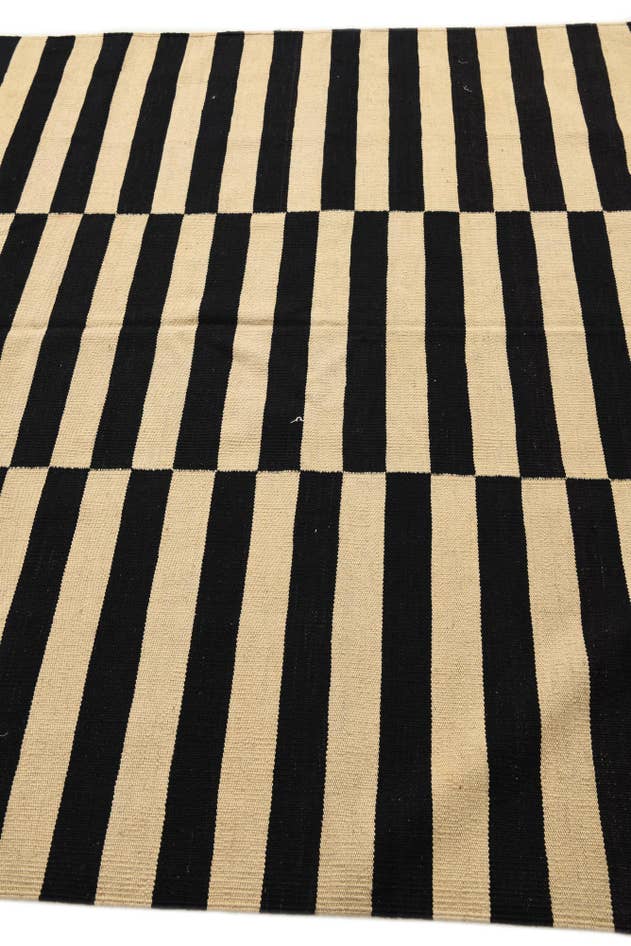 Detail image of 5' 9 x 7' 9 Hand Woven Kilim Modern Wool Rug