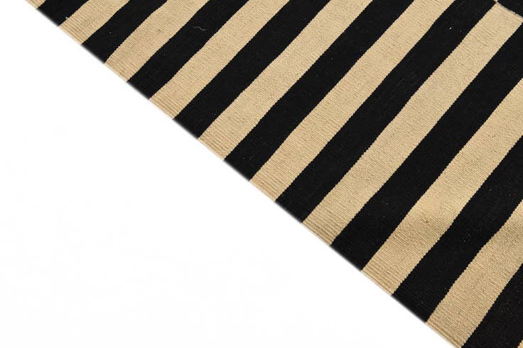 Detail image of 5' 9 x 7' 9 Hand Woven Kilim Modern Wool Rug
