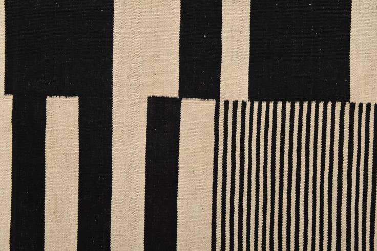 Detail image of 5' 9 x 7' 9 Hand Woven Kilim Modern Wool Rug