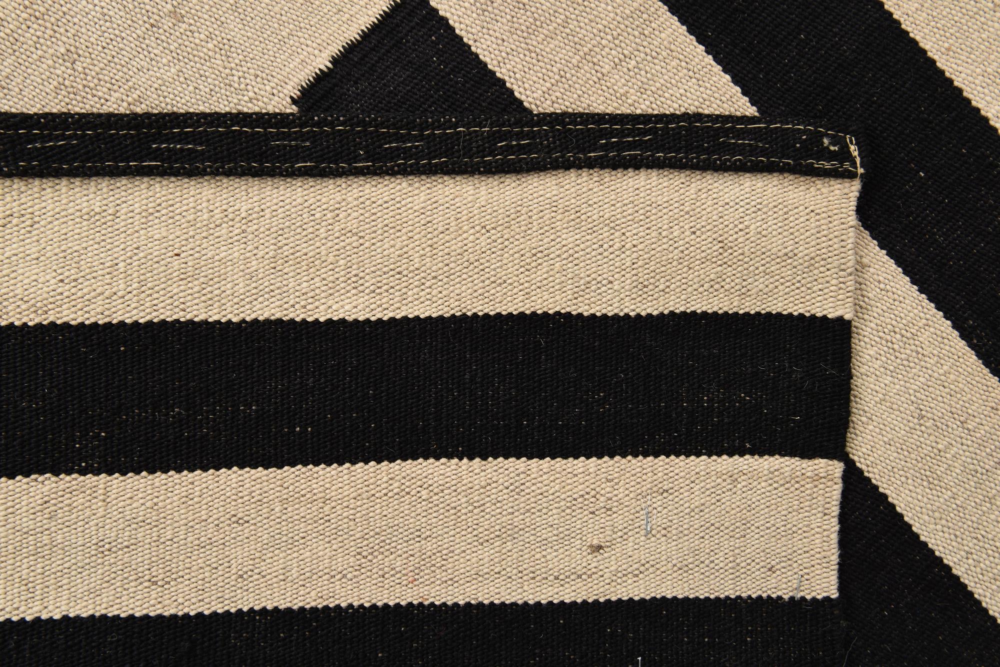5' 9 x 7' 9 Hand Woven Kilim Modern Wool Rug