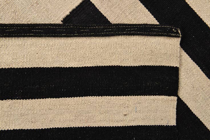Detail image of 5' 9 x 7' 9 Hand Woven Kilim Modern Wool Rug