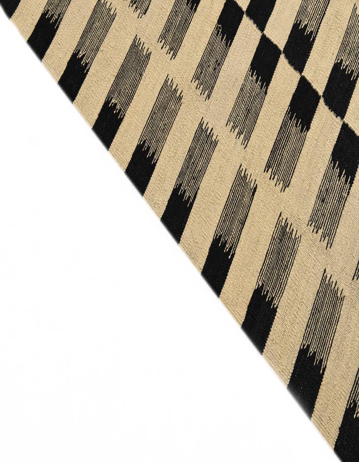 Detail image of 5' 9 x 7' 8  Hand Woven Kilim Modern Wool Rug