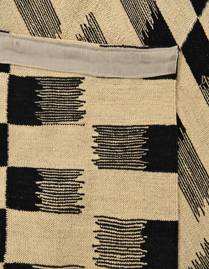 Detail image of 5' 9 x 7' 8  Hand Woven Kilim Modern Wool Rug