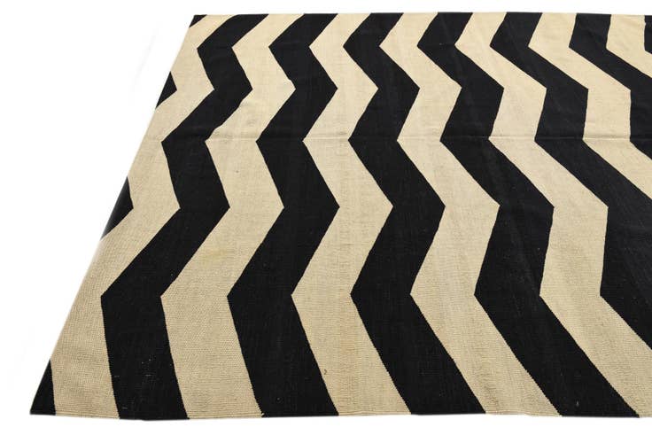 Detail image of 6' 10 x 9' 8 Hand Woven Kilim Modern Wool Rug